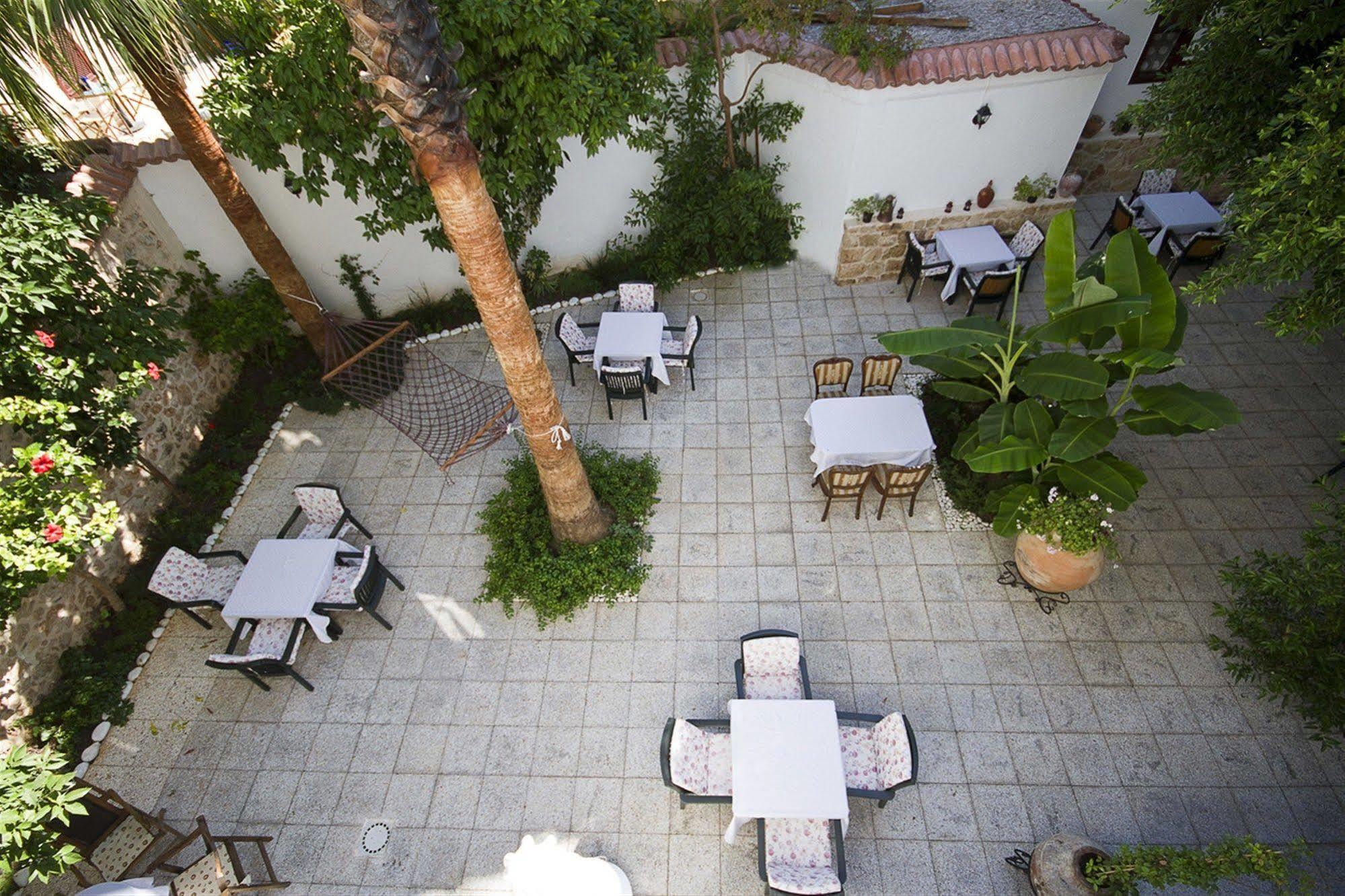 Отель White Garden Hotel-adult Only