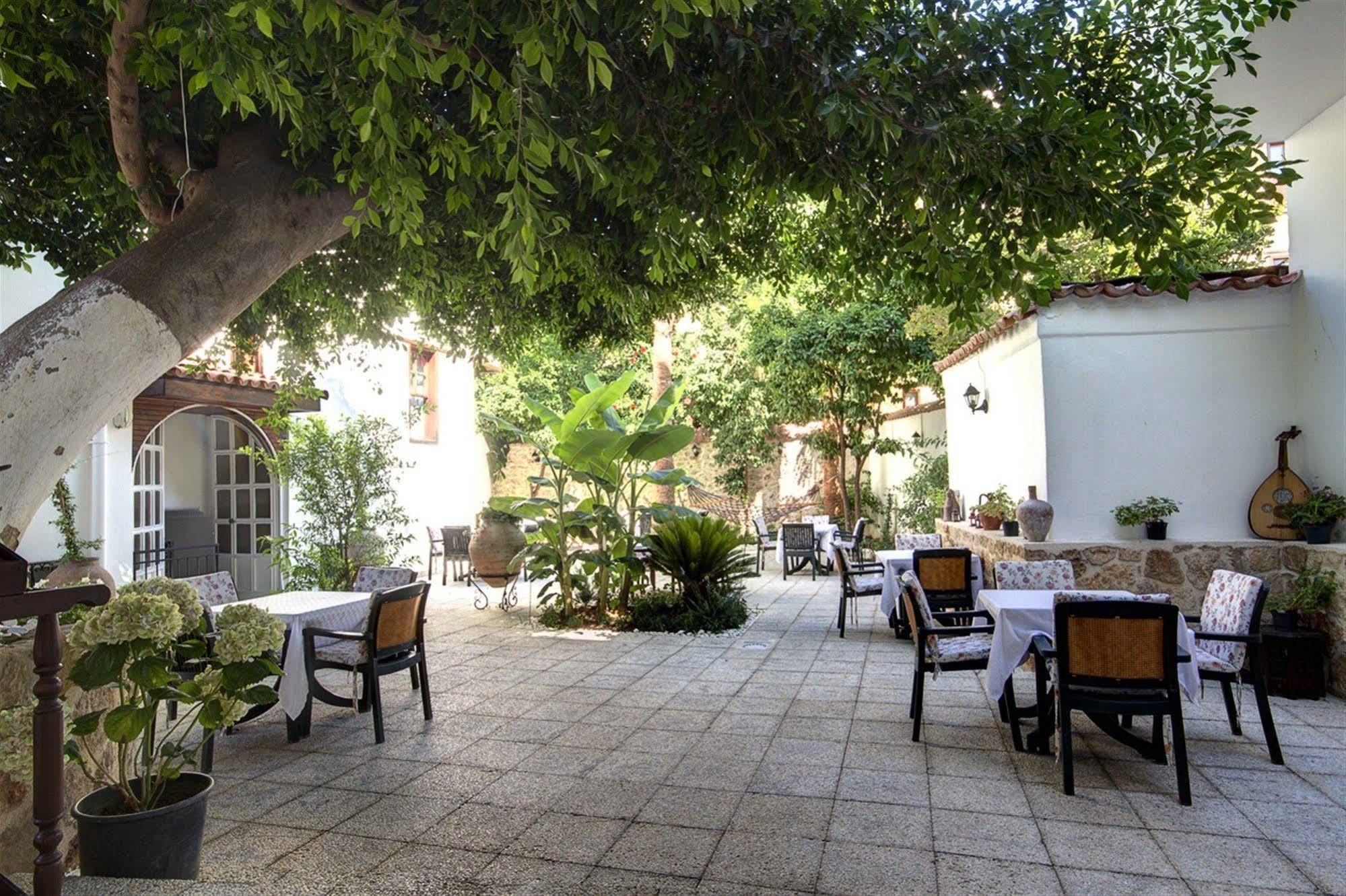 Готель White Garden Hotel-adult Only